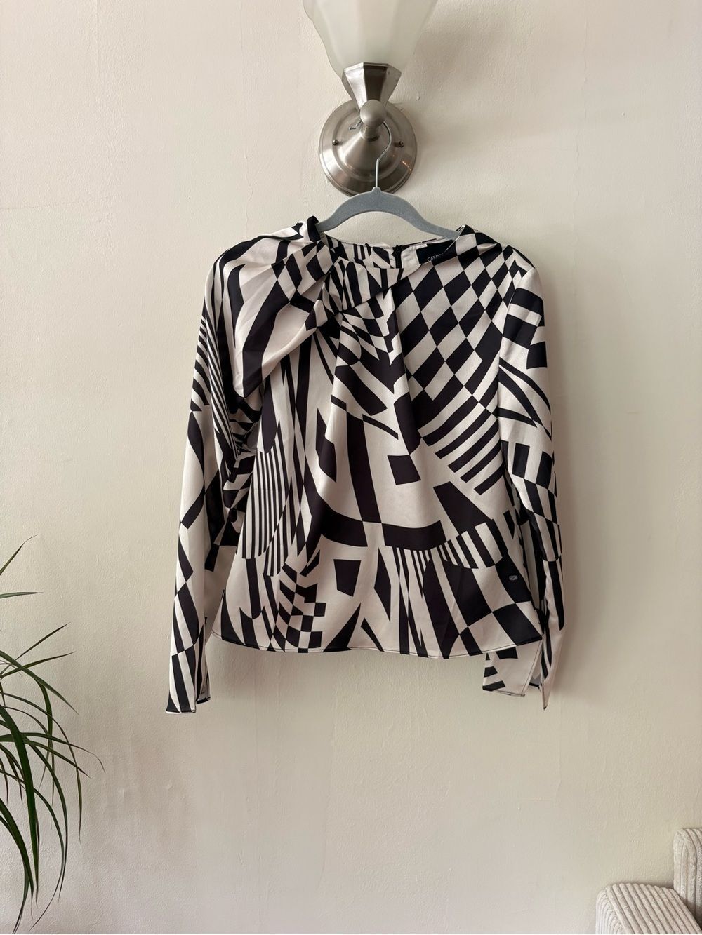 Designer Calvin Tran Black & White Geometric Bow-Accent Blouse